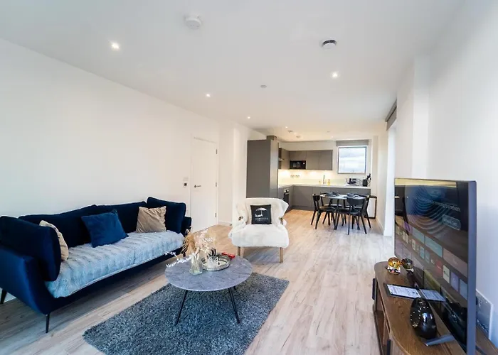 4 Guests - Close Airport - 25Min Central London